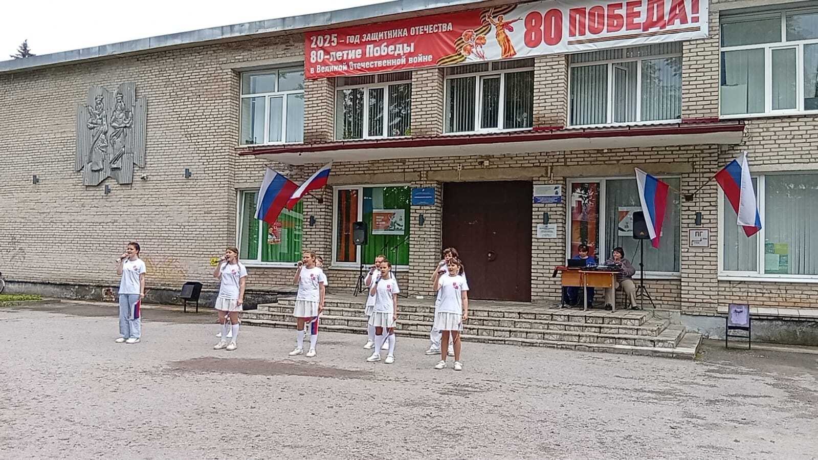 Прошел праздничный концерт.