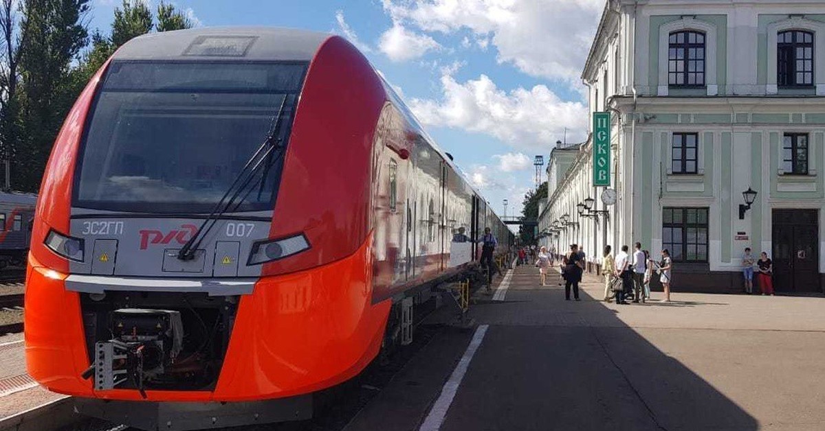 В связи с необходимостью предоставления окон на участке Луга - Псков изменяется расписание движения поездов.