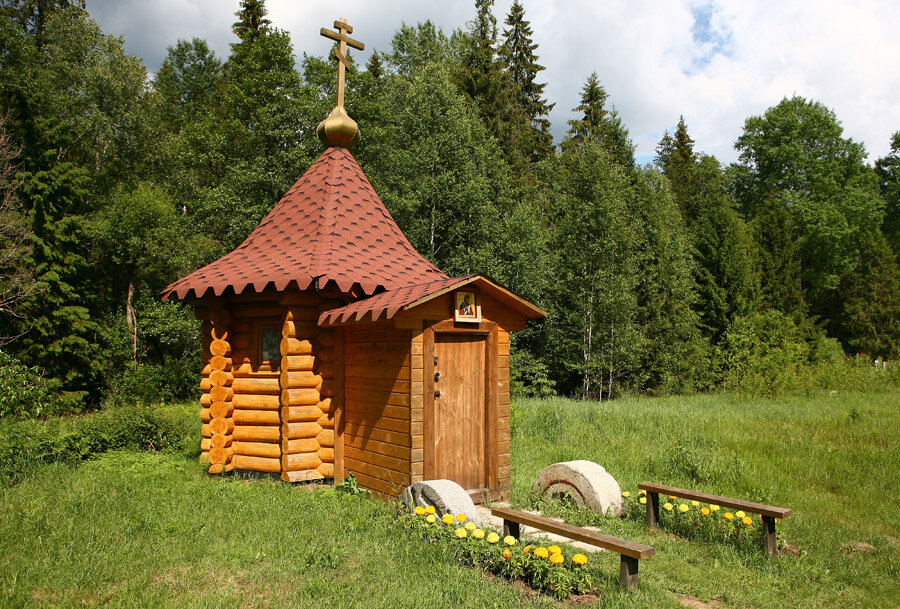 Родник, святой источник иеромонаха Мардария..